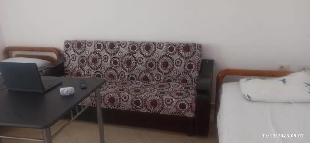 Royal 2 Hostel Opposite Nalu Bar Тирана