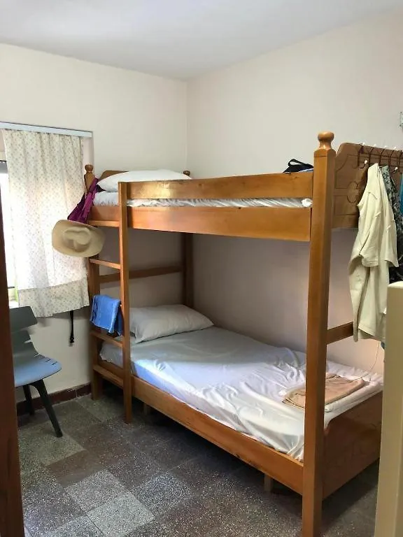 Royal 2 Hostel Opposite Nalu Bar Тирана
