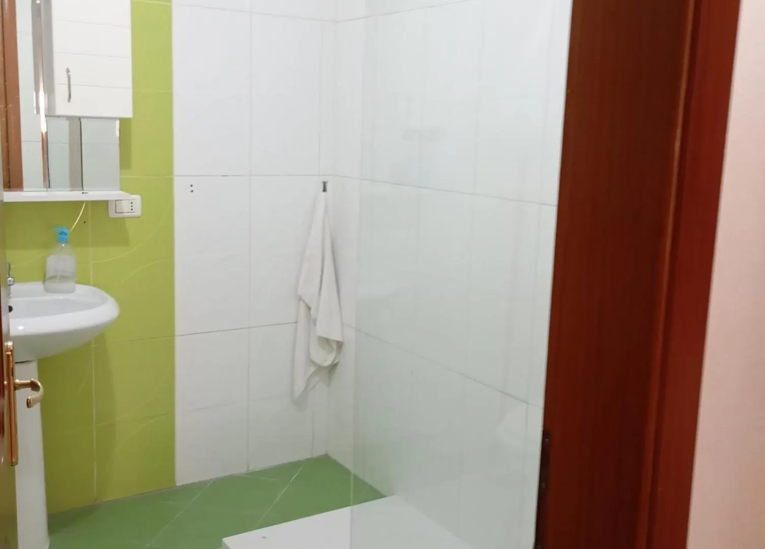 Royal 2 Hostel Opposite Nalu Bar Тирана